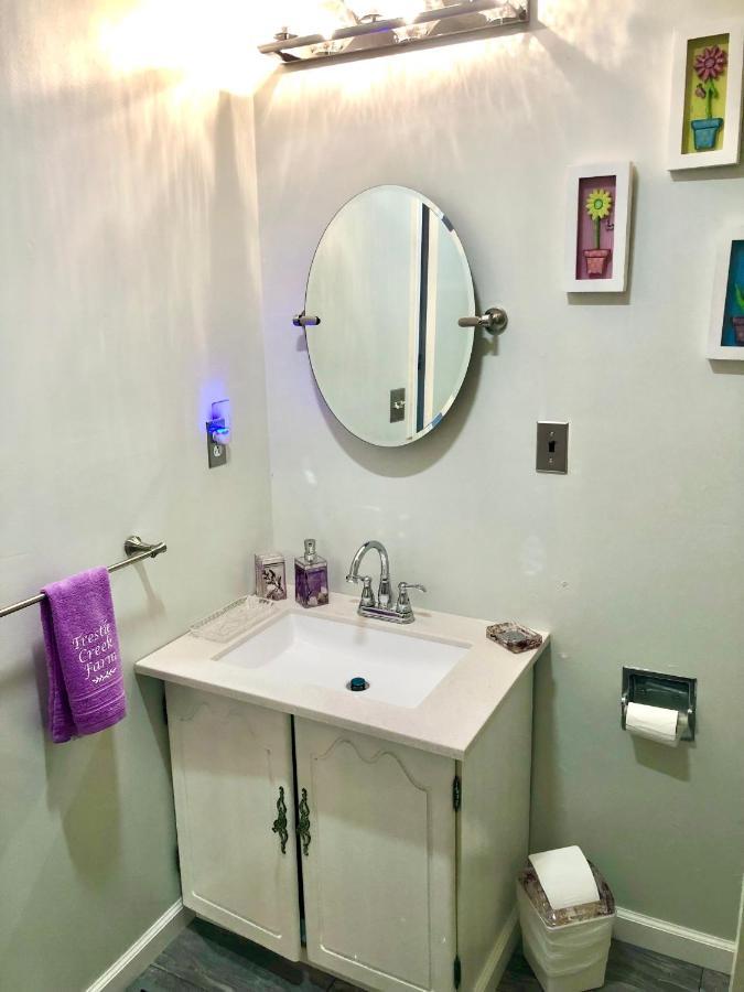 Trestle Creek Farm- Farmhouse Suite Bloomington Extérieur photo